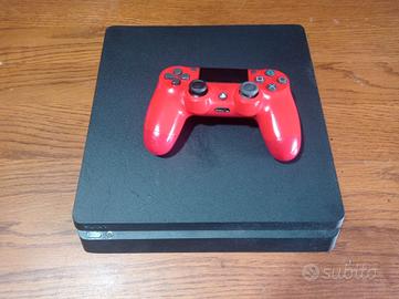 PlayStation 4 Slim usata con joystick 