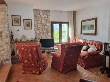 Villa di 140 m² con più di 5 locali a Castelnuovo 