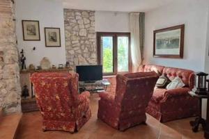 Villa di 140 m² con più di 5 locali a Castelnuovo 