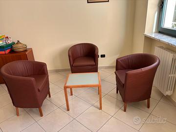 Set di 3 poltrone e tavolino pari al nuovo