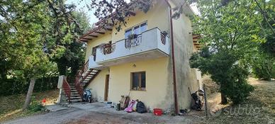 Villa di 194 m² con più di 5 locali a Saludecio