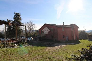 CASA SEMINDIPENDENTE A MONTOPOLI DI SABINA