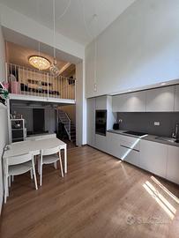 Centro delizioso loft con corte e ingr. autonomo