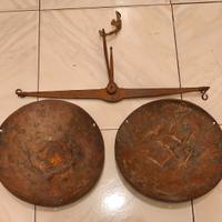 Antica Bilancia stadera piatti in rame. Vintage.