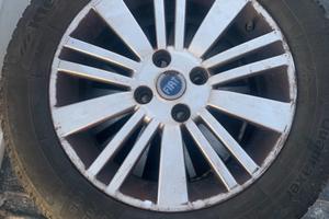 Cerchi in lega Fiat e gomme R15