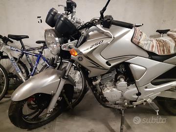 Moto 250 Yamaha YBR250