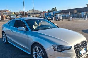 Audi a5  del 2012 con 230000km 2.0tdi 177 cavalli