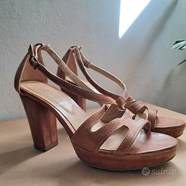 Sandali con Plateau Color Camello in Pelle