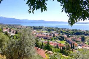 VILLA SINGOLA A PADENGHE SUL GARDA