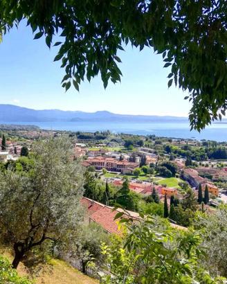 VILLA SINGOLA A PADENGHE SUL GARDA