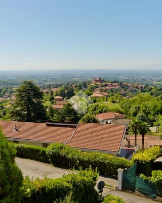 VILLA SINGOLA A PECETTO TORINESE