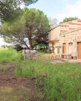 Caseggiato Rurale con Ampio Terreno Comm./Sportivo