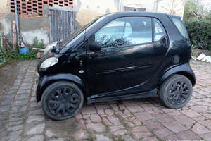 Smart fortwo nera a benzina cambio automatico