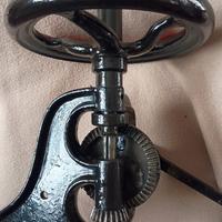 Trapano inizio 900 a colonna restaturato.