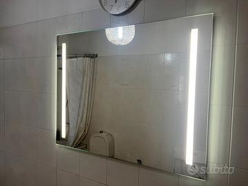 Specchio illuminato da bagno