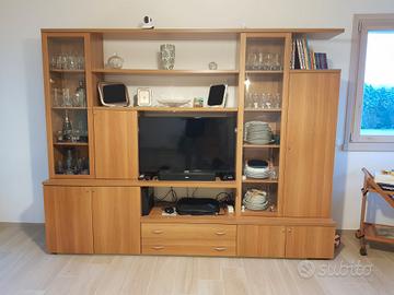 mobile da soggiorno con tavolo 