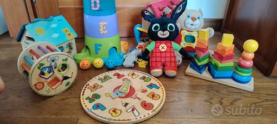 Giochi in legno e peluches parlanti