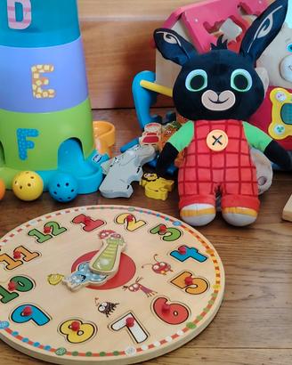 Giochi in legno e peluches parlanti