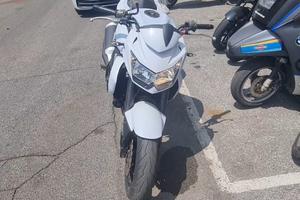 Kawasaki z750 CON 41000 KM depotenziata originali