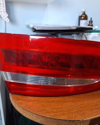 Faro posteriore SX Jaguar XE 2.0 D anno 2015-2019