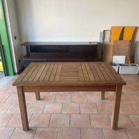 Tavolo da esterni in legno massello