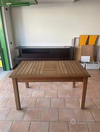 Tavolo da esterni in legno massello