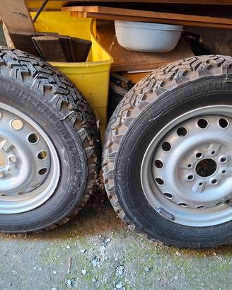 gomme antineve pirelli .