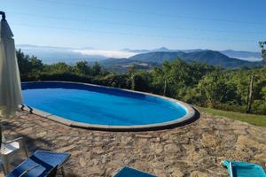 Rustico panoramico con piscina nel nord Umbria