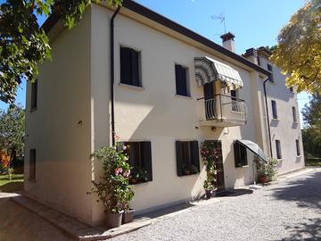 Bifamiliare con rustico