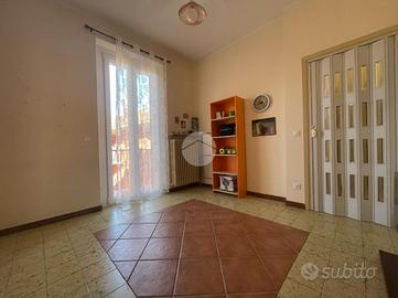 4 LOCALI A VALENZA