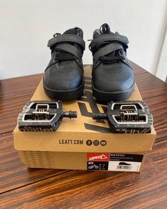 Scarpe Leatt e pedali crankbrothers mullet DH