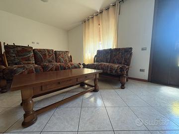 Divano 3 posti e 2 posti + Tavolo