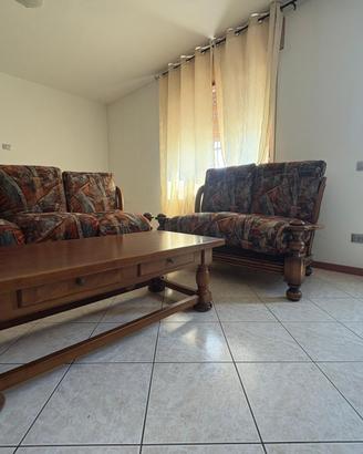 Divano 3 posti e 2 posti + Tavolo