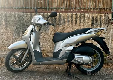 Scooter Honda SH 150 cerfcato ASI