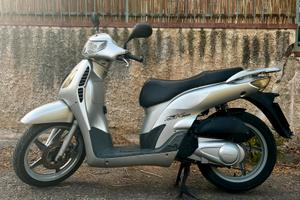 Scooter Honda SH 150 cerfcato ASI
