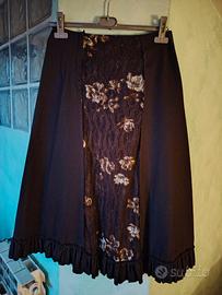 Gonna lunga di lana con disegno floreale in pizzo