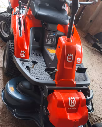 trattorino rider Husqvarna R214T