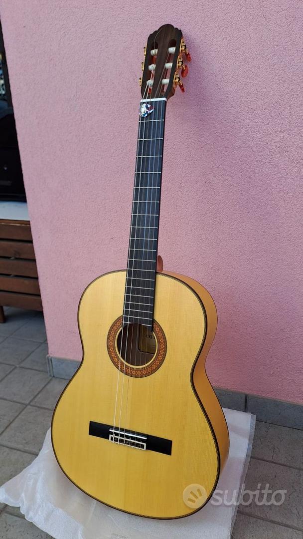 Chitarra Bossa nova Yamaha CGBN1 4/4 + custodia - Strumenti Musicali In  vendita a Pescara