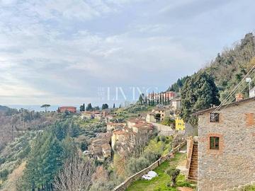 Rustico / Casale di 180 m² con più di 5 locali a C