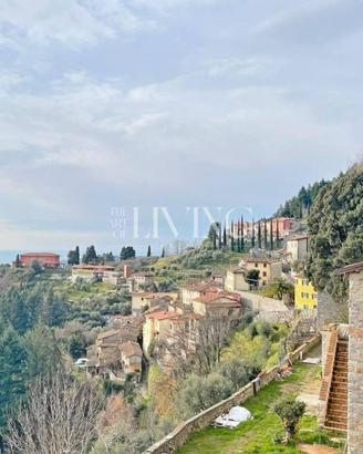 Rustico / Casale di 180 m² con più di 5 locali a C