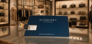 💳✨ Pendrive Burberry Eyewear 4GB a Forma di Carta