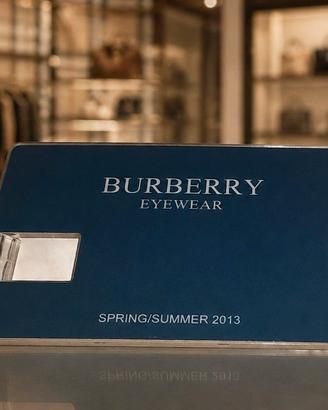 💳✨ Pendrive Burberry Eyewear 4GB a Forma di Carta