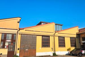 Capannone artigianale con uffici e servizi