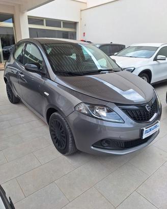 Lancia Ypsilon 1.0 FireFly S&S Hybrid Silver 2023