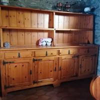 tavoli,  sedie e credenza