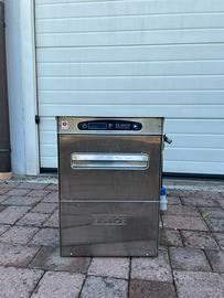 Lavastoviglie professionale (lavatazze e bicchieri