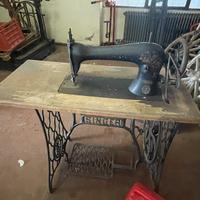 Antica macchina da cucire Singer