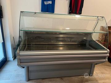 Banco vetrina refrigerata SURF