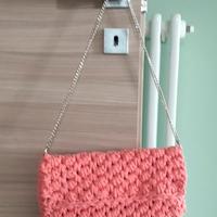 Borsa in fettuccia fatta a mano 