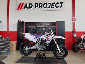 Yamaha YZ 250 Motard con tripla omologazione
